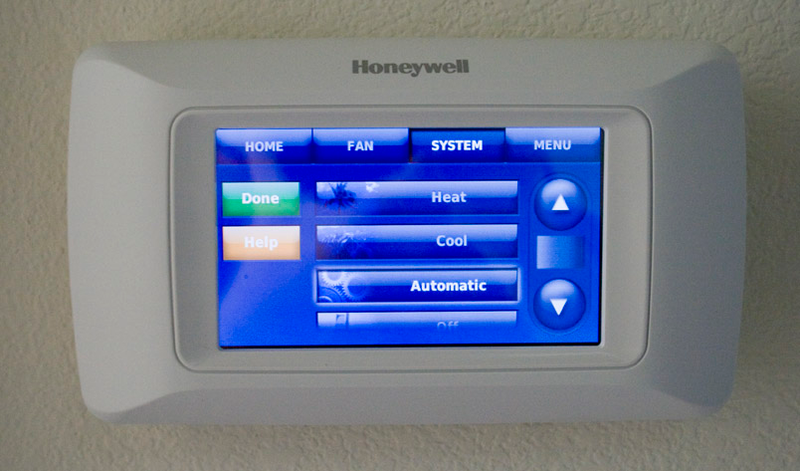 Illustration for article titled Honeywell Touchscreen Thermostat and Portable Remote Review